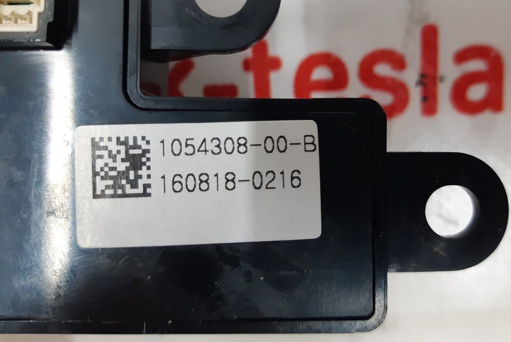 2 Блок регулировки положения сиденья 2-го ряда левого Tesla Model X 1054308-00-C